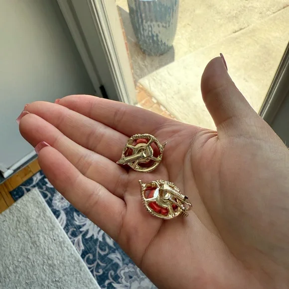 Vintage Sarah Coventry coral rose earrings - Picture 2 of 2